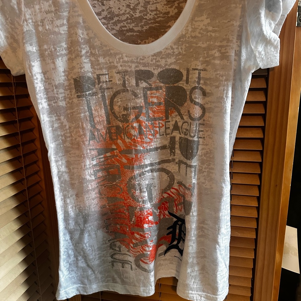 Detroit Tigers Women's White Graphic Short Sleeve Tee